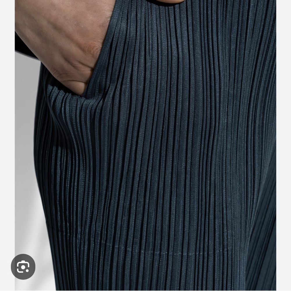 Issey Miyake Black Ankle Cropped Pants - Picture 6 of 13